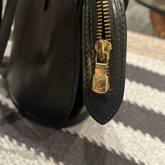 Louis Vuitton black epi leather tote bag - Picture 11 of 13